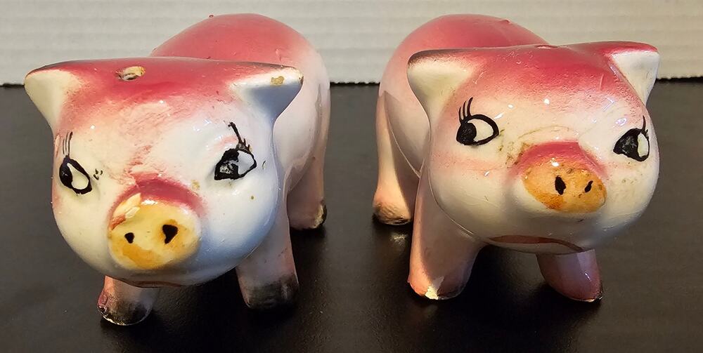 Vintage Ceramic Pink Pig Piggy Salt and Pepper Shakers READ